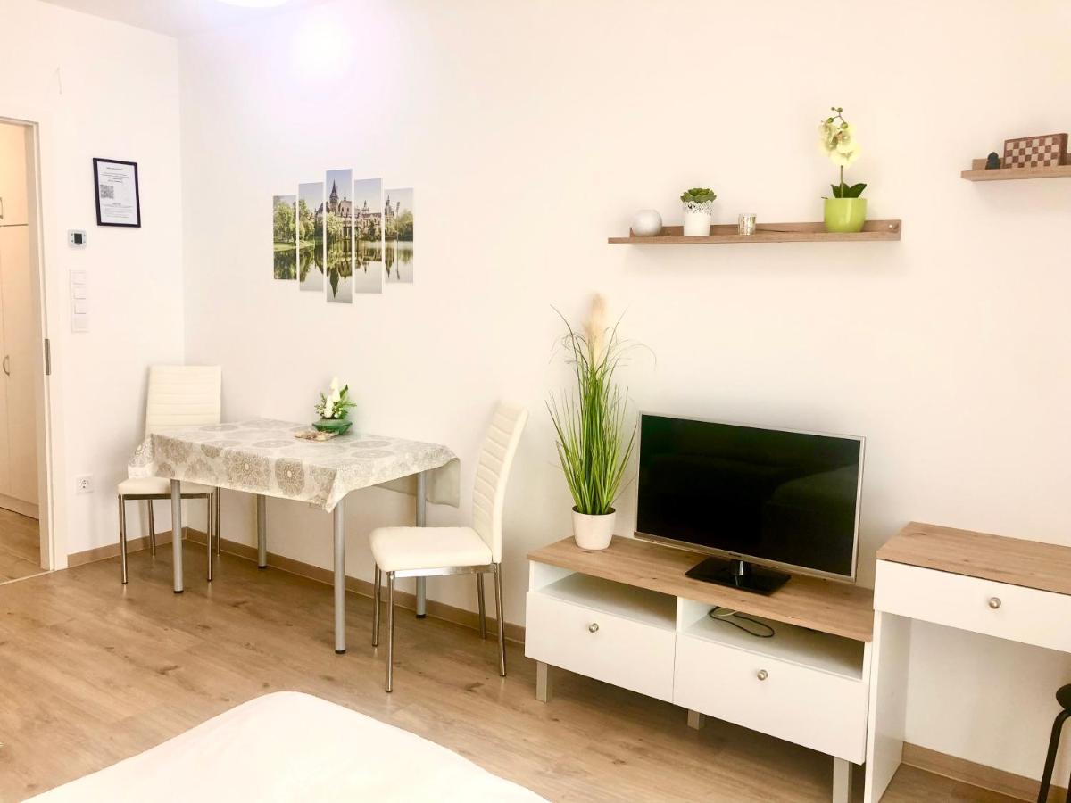 Sweet Home Apartman , 30Sqm Studio, Free Private Parking, Mountain View, Balcony, 20 Min From Downtown Budapest Bagian luar foto