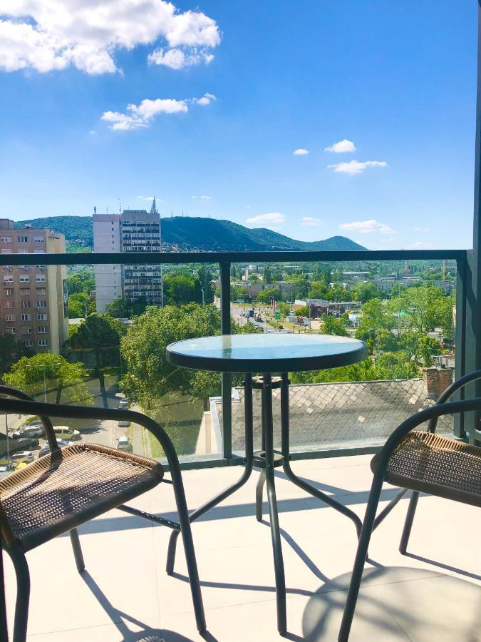 Sweet Home Apartman , 30Sqm Studio, Free Private Parking, Mountain View, Balcony, 20 Min From Downtown Budapest Bagian luar foto