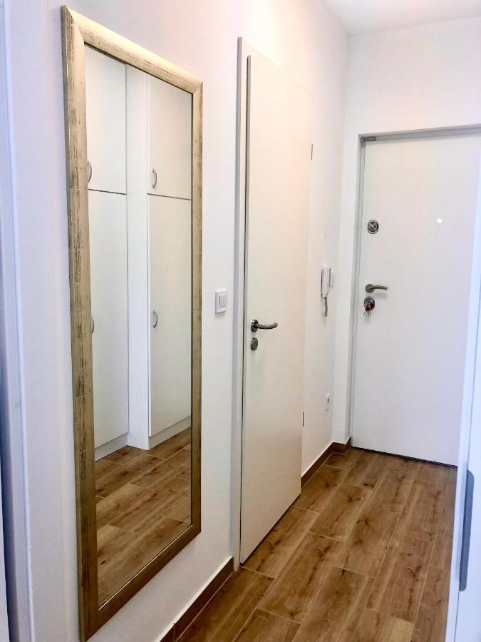 Sweet Home Apartman , 30Sqm Studio, Free Private Parking, Mountain View, Balcony, 20 Min From Downtown Budapest Bagian luar foto