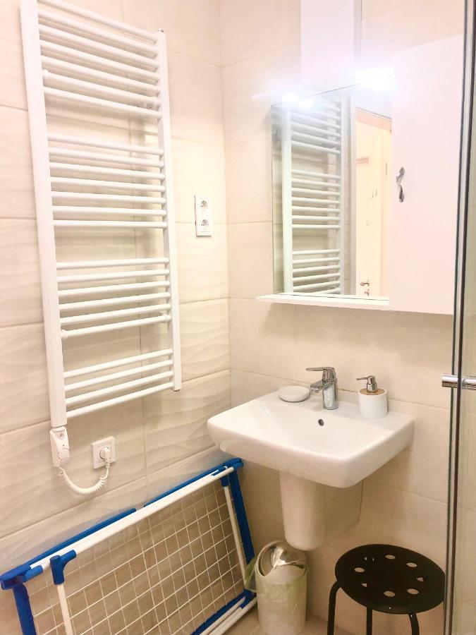 Sweet Home Apartman , 30Sqm Studio, Free Private Parking, Mountain View, Balcony, 20 Min From Downtown Budapest Bagian luar foto