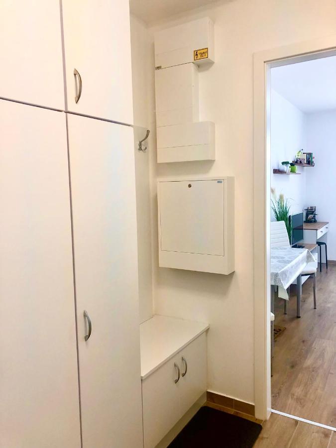 Sweet Home Apartman , 30Sqm Studio, Free Private Parking, Mountain View, Balcony, 20 Min From Downtown Budapest Bagian luar foto