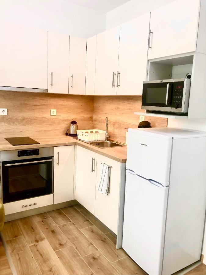 Sweet Home Apartman , 30Sqm Studio, Free Private Parking, Mountain View, Balcony, 20 Min From Downtown Budapest Bagian luar foto