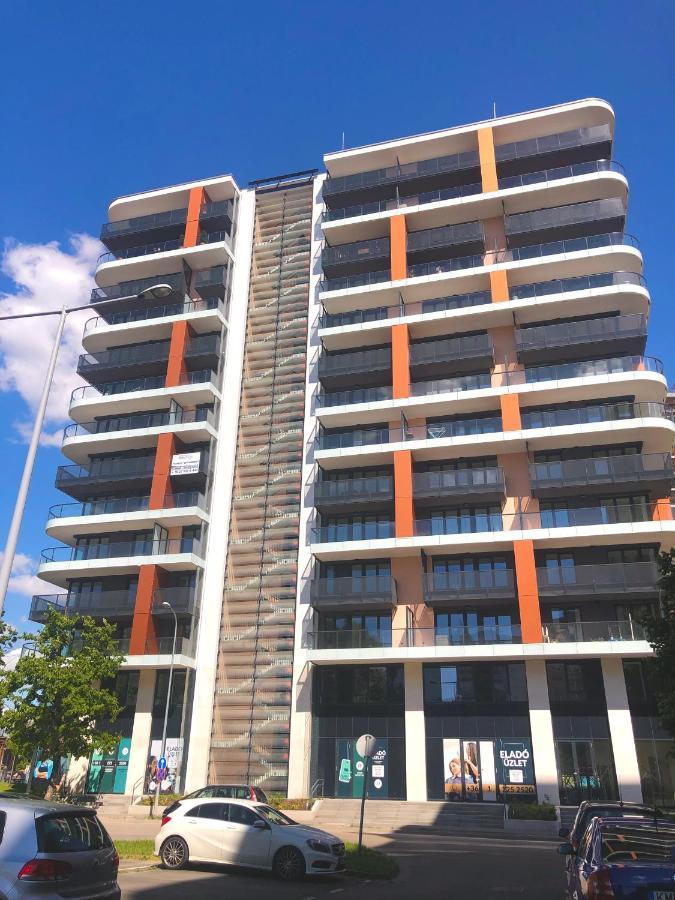 Sweet Home Apartman , 30Sqm Studio, Free Private Parking, Mountain View, Balcony, 20 Min From Downtown Budapest Bagian luar foto