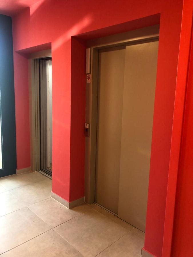 Sweet Home Apartman , 30Sqm Studio, Free Private Parking, Mountain View, Balcony, 20 Min From Downtown Budapest Bagian luar foto