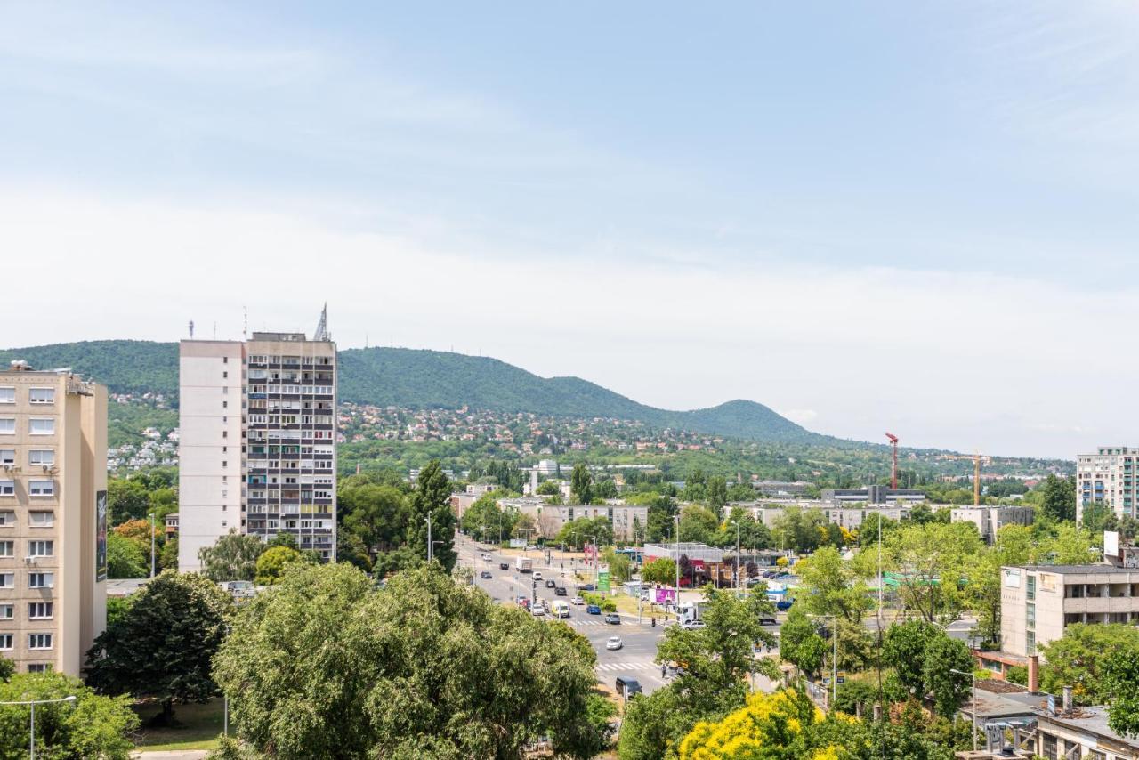 Sweet Home Apartman , 30Sqm Studio, Free Private Parking, Mountain View, Balcony, 20 Min From Downtown Budapest Bagian luar foto
