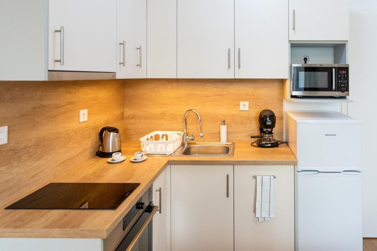 Sweet Home Apartman , 30Sqm Studio, Free Private Parking, Mountain View, Balcony, 20 Min From Downtown Budapest Bagian luar foto