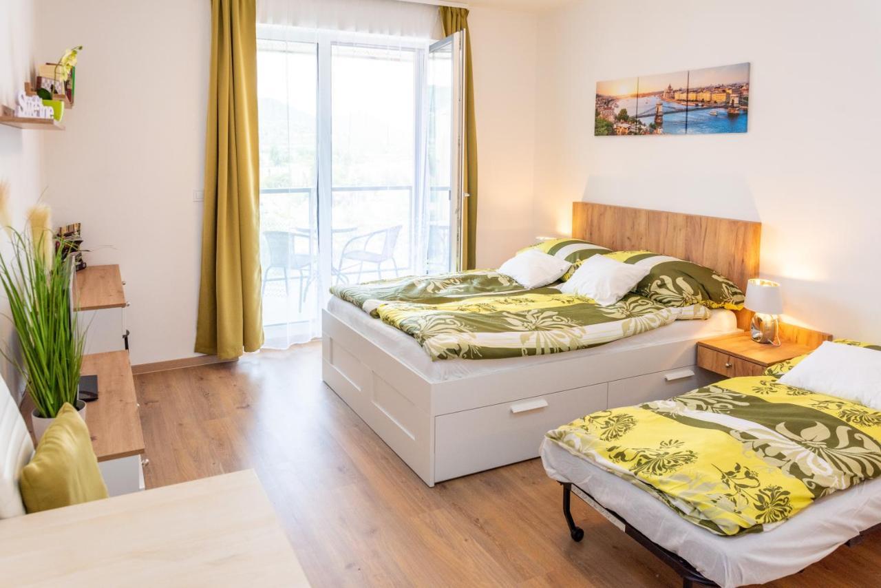 Sweet Home Apartman , 30Sqm Studio, Free Private Parking, Mountain View, Balcony, 20 Min From Downtown Budapest Bagian luar foto