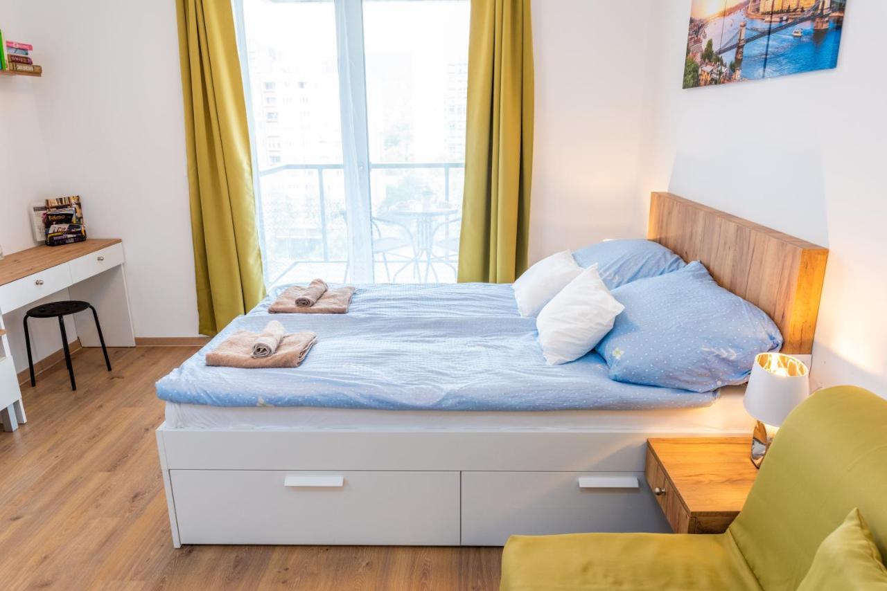 Sweet Home Apartman , 30Sqm Studio, Free Private Parking, Mountain View, Balcony, 20 Min From Downtown Budapest Bagian luar foto