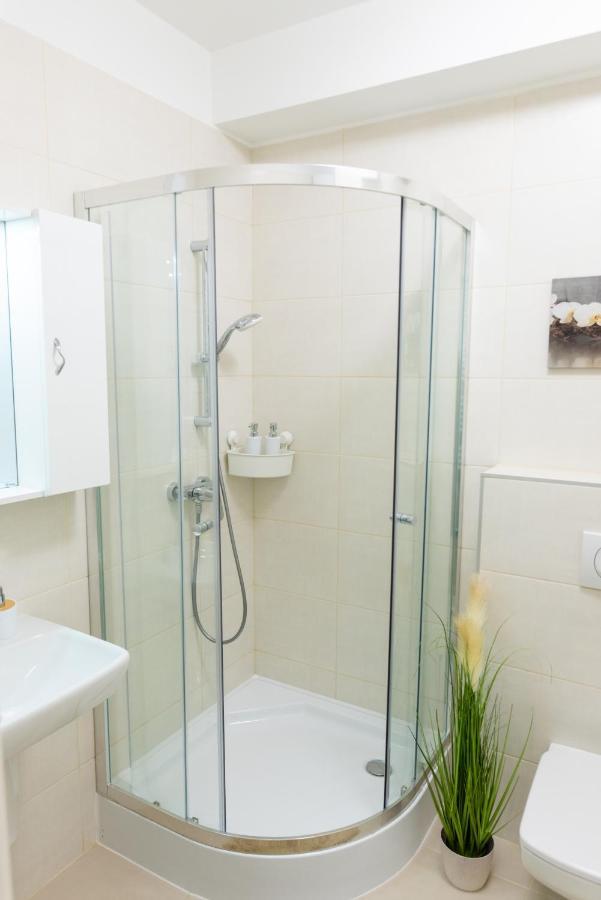 Sweet Home Apartman , 30Sqm Studio, Free Private Parking, Mountain View, Balcony, 20 Min From Downtown Budapest Bagian luar foto