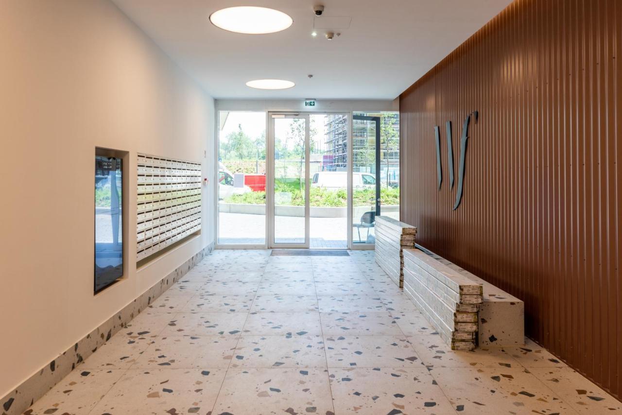 Sweet Home Apartman , 30Sqm Studio, Free Private Parking, Mountain View, Balcony, 20 Min From Downtown Budapest Bagian luar foto