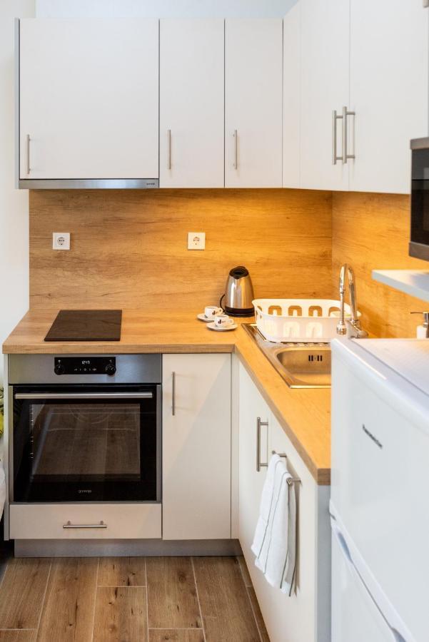 Sweet Home Apartman , 30Sqm Studio, Free Private Parking, Mountain View, Balcony, 20 Min From Downtown Budapest Bagian luar foto