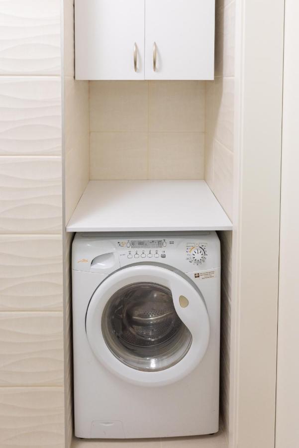 Sweet Home Apartman , 30Sqm Studio, Free Private Parking, Mountain View, Balcony, 20 Min From Downtown Budapest Bagian luar foto