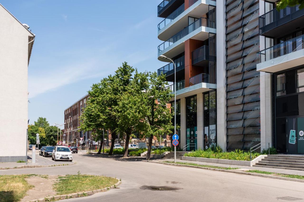 Sweet Home Apartman , 30Sqm Studio, Free Private Parking, Mountain View, Balcony, 20 Min From Downtown Budapest Bagian luar foto