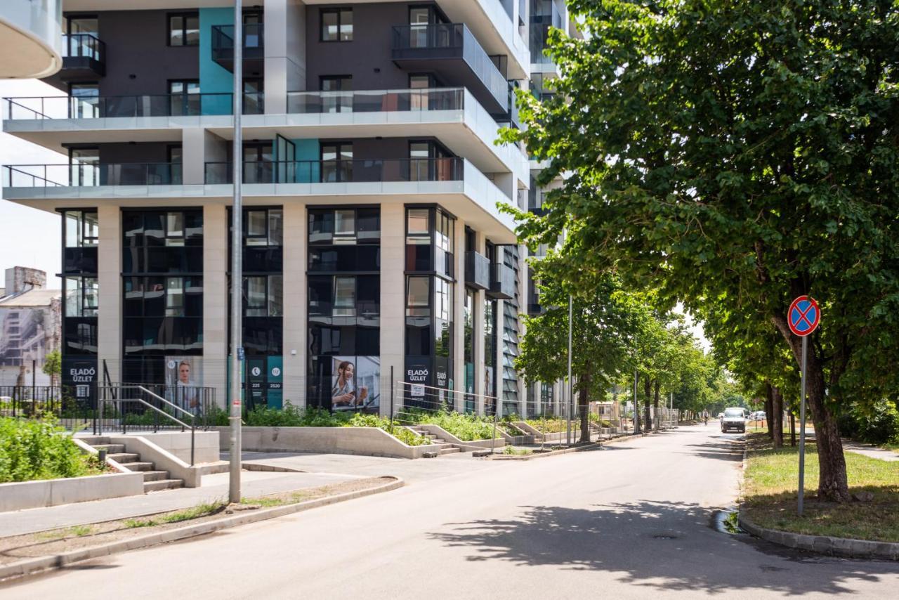 Sweet Home Apartman , 30Sqm Studio, Free Private Parking, Mountain View, Balcony, 20 Min From Downtown Budapest Bagian luar foto