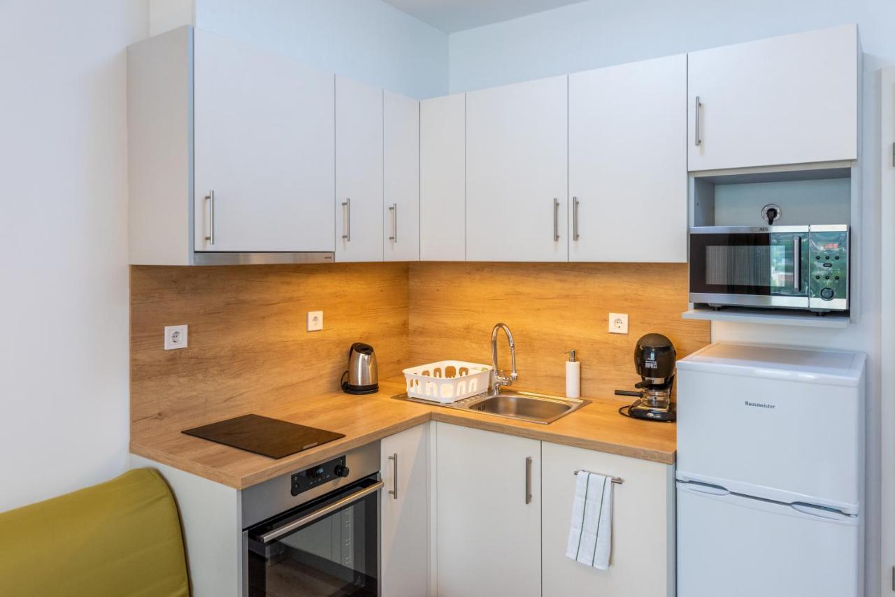 Sweet Home Apartman , 30Sqm Studio, Free Private Parking, Mountain View, Balcony, 20 Min From Downtown Budapest Bagian luar foto