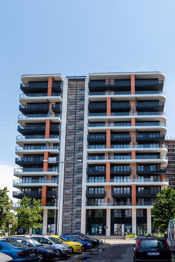 Sweet Home Apartman , 30Sqm Studio, Free Private Parking, Mountain View, Balcony, 20 Min From Downtown Budapest Bagian luar foto
