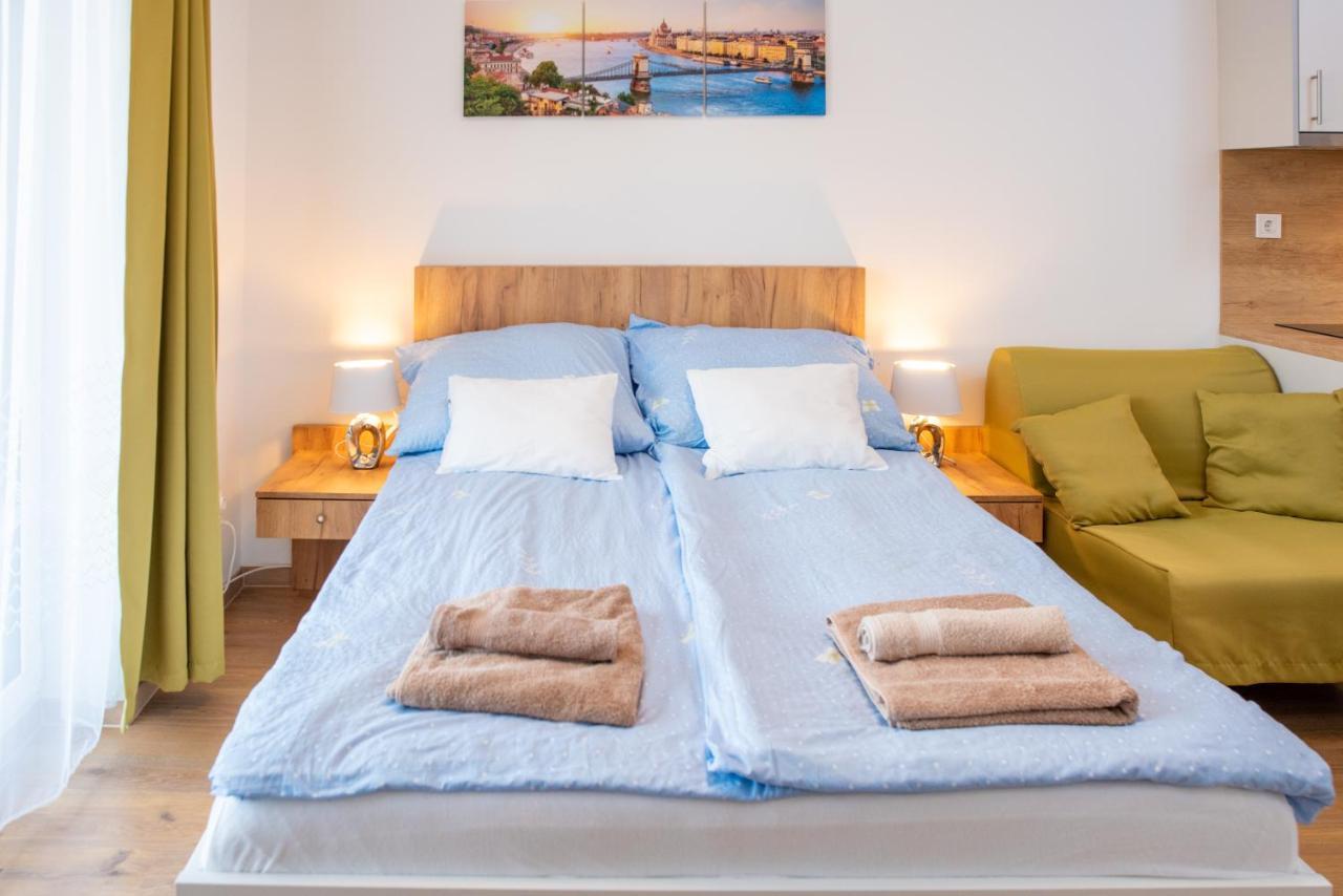Sweet Home Apartman , 30Sqm Studio, Free Private Parking, Mountain View, Balcony, 20 Min From Downtown Budapest Bagian luar foto