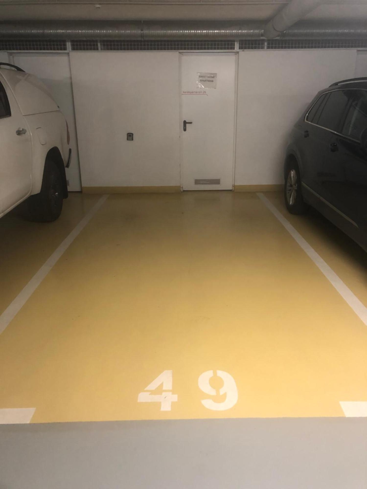 Sweet Home Apartman , 30Sqm Studio, Free Private Parking, Mountain View, Balcony, 20 Min From Downtown Budapest Bagian luar foto